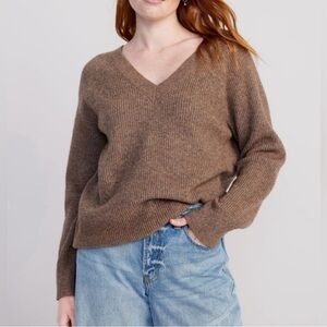 Old Navy Women's V-Neck Sweater in Brown
